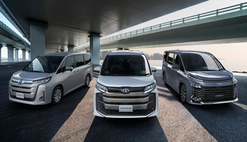 左からノア HYBRID Z