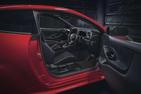 RZ“High performance”［GR-DAT（8AT・4WD）］