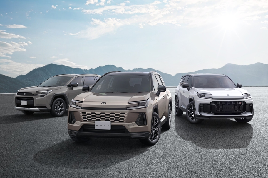 （左）：Adventure（ハイブリッド）