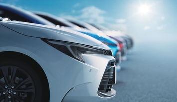 【モデル入り素材】（手前から1台目、手前から3台目〜5台目）：W×B（2WD）